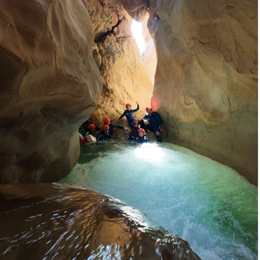 Salto en el barranco de la Peonera, Sierra de Guara